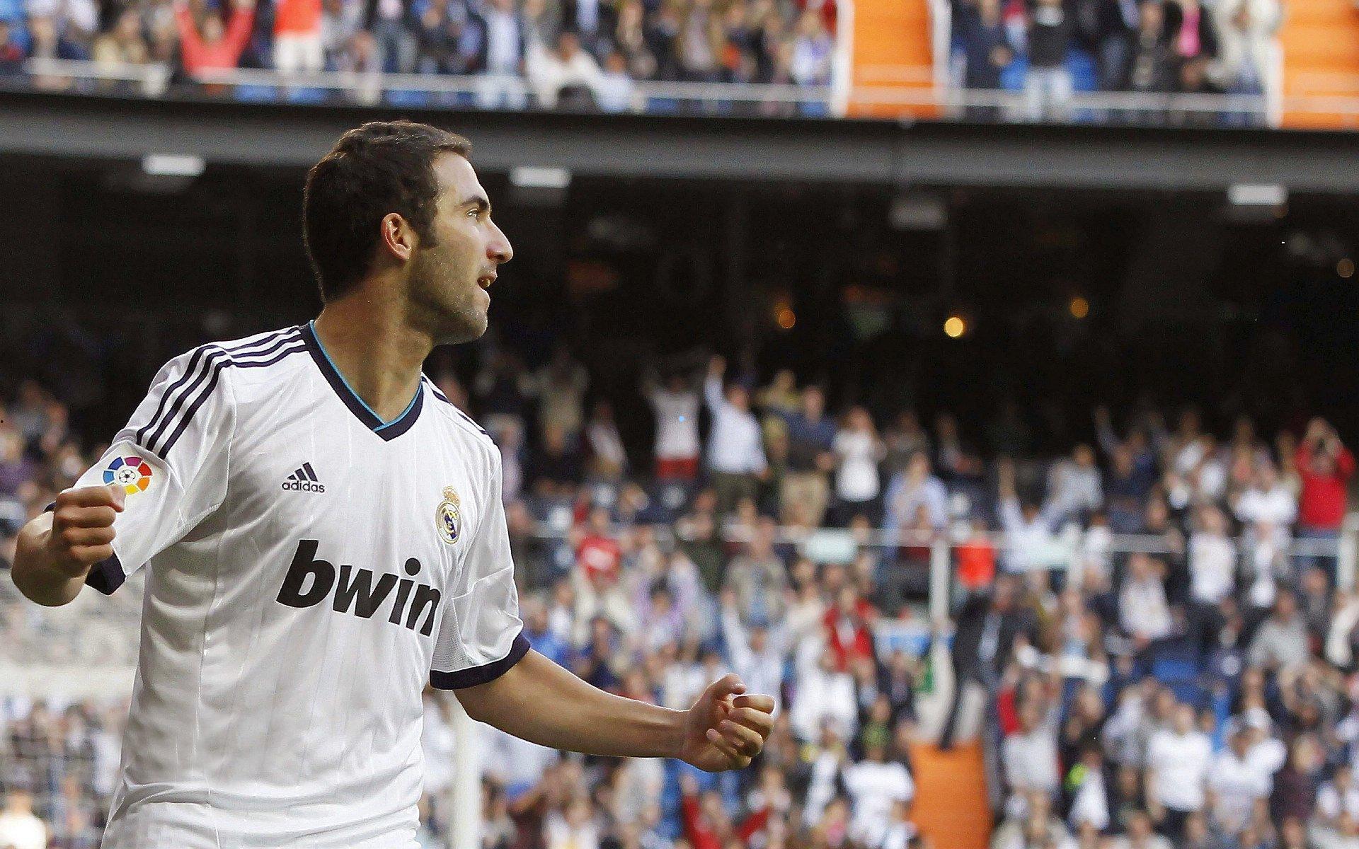 华体会官网_足球转会市场再起波澜，罗马诺曝B席明夏或自由身离队，沙特与北美联赛已抛天价橄榄枝