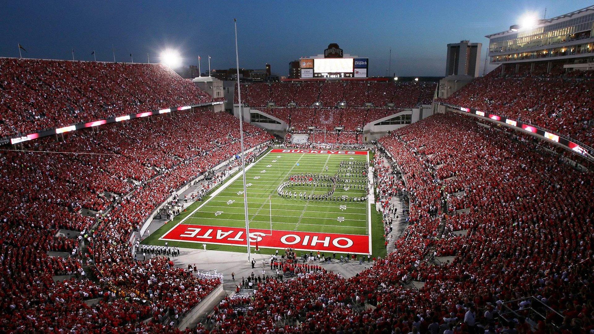 华体会资讯|西甲焦点战，巴萨传控风暴迎战奥萨苏纳铁桶阵，主场连胜追击榜首，客队深陷保级泥潭盼奇迹